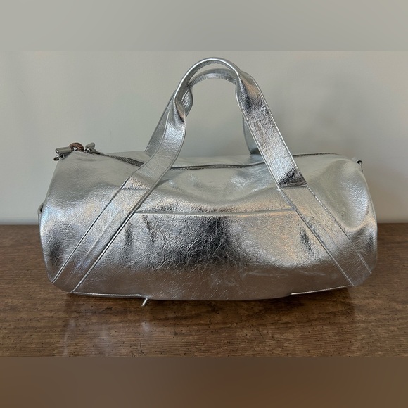 NWT BÉIS x Chipotle The Burrito Duffle
in Foil - Picture 6 of 9